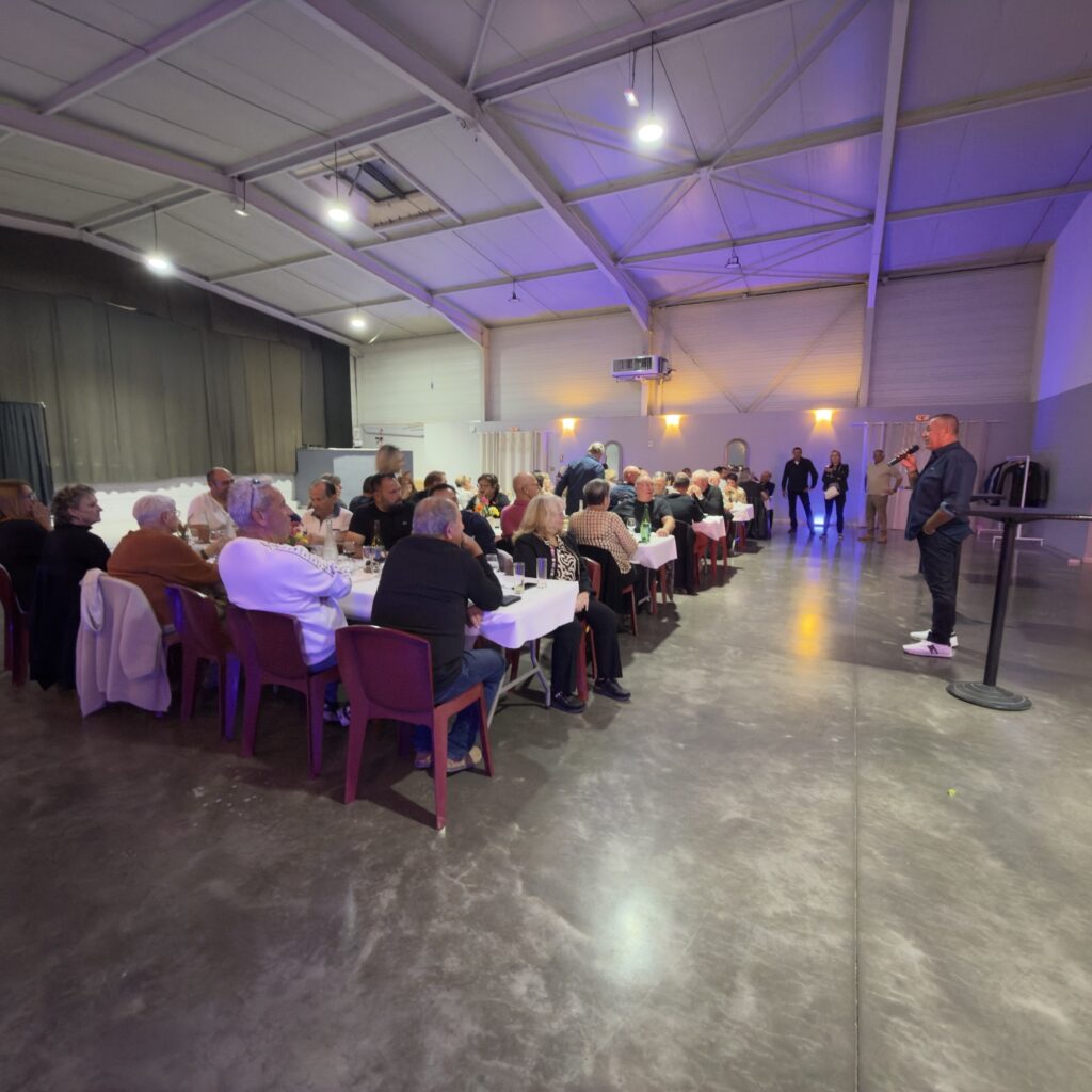 Hier soir avait lieu le repas de clôture de cette belle saison. Comme à son habitude, la bonne ambiance était au rendez-vous. Merci à tous nos adhérents d’êtes venus partager ce moment tous ensemble. Et merci au restaurant L'olympe de la Gardiole qui est sponsor du club pour leur accueil. 🐡🐟🐠🎣